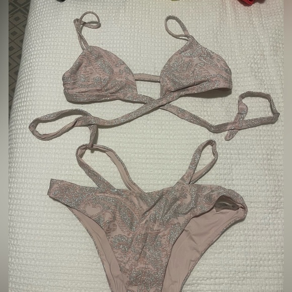 Devon Windsor swim bikini - Picture 2 of 3